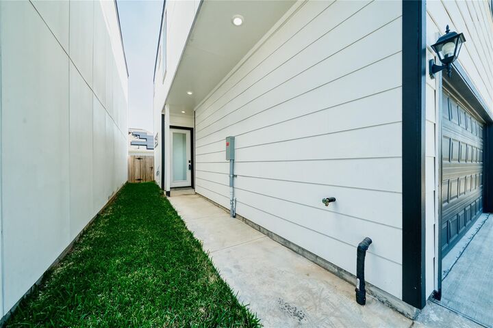 Property Photo:  8107 Calhoun Road  TX 77033 