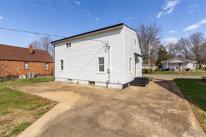 Property Photo:  313 S Carleton Street  MO 63640 