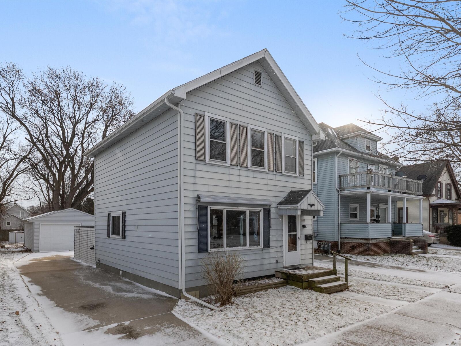 Property Photo:  2613 N 10th St  WI 53083 