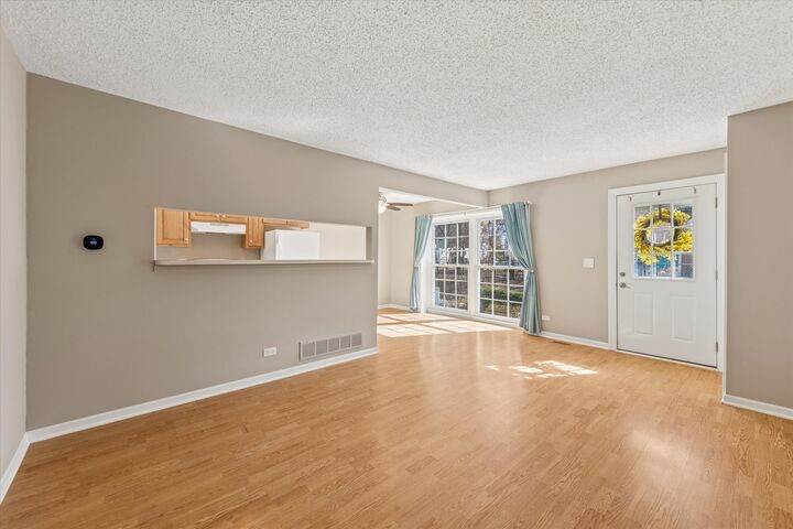 Property Photo:  1180 Mount Vernon Court C  IL 60189 