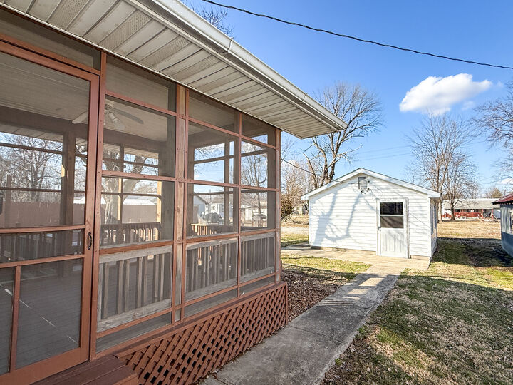 Property Photo:  218 S 3rd Street SW  IL 62824 