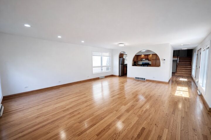 Property Photo:  6923 N Avers Avenue  IL 60712 