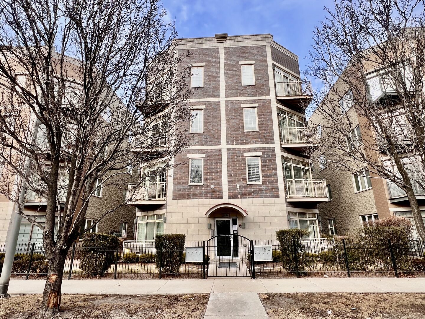 Property Photo: 7934 W Grand Avenue 2W IL 60707