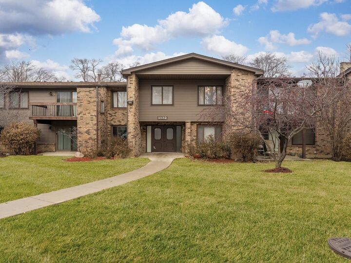 Property Photo:  1132 E Randville Drive 2H  IL 60074 