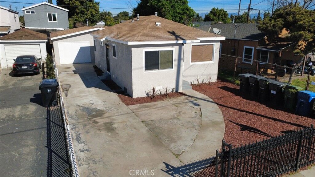 Property Photo:  2121 E Piru  CA 90222 