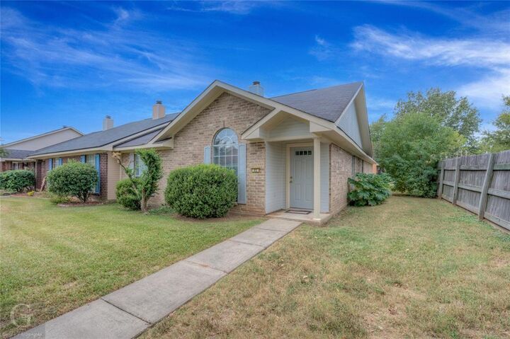 Property Photo: 5005 Longstreet Place 72 LA 71112