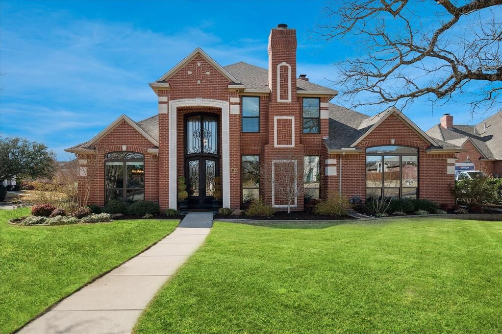 Property Photo: 112 Woodglen Court TX 76092