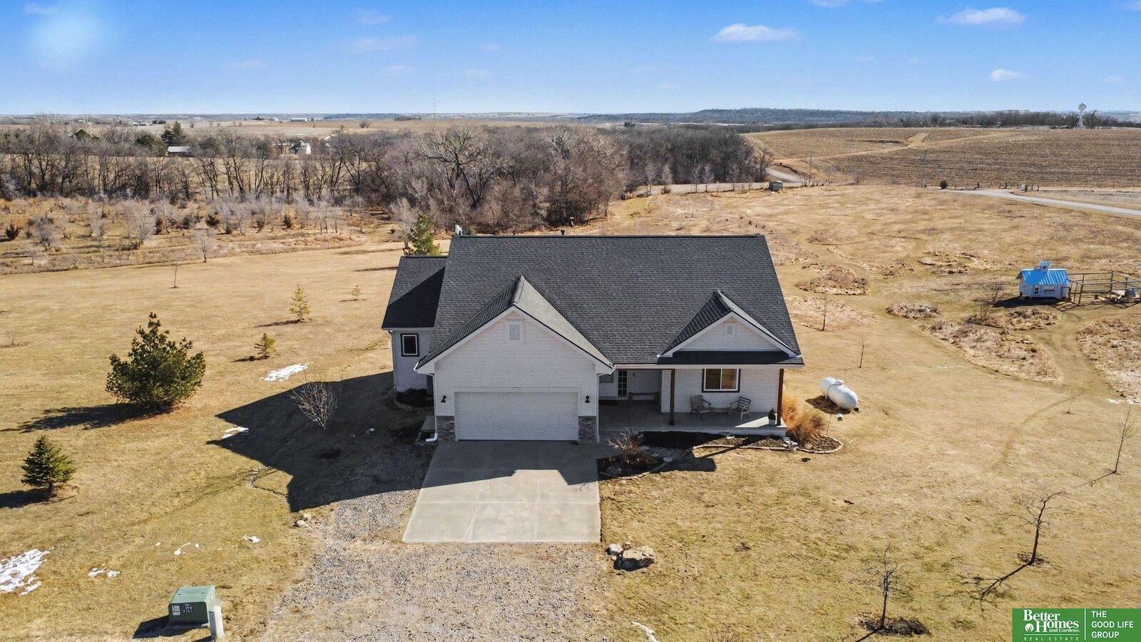 Property Photo: 19971 S 172nd Plaza Circle NE 68059