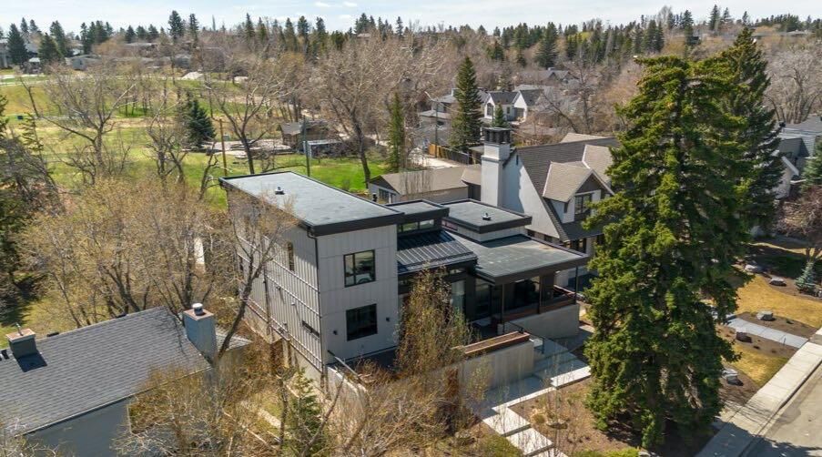 Property Photo:  411 Cliffe Avenue SW  AB T2S 0Z3 