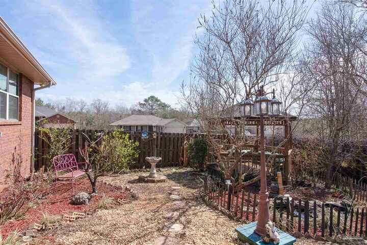 Property Photo:  1293 Wadcutter Ct  FL 32533 