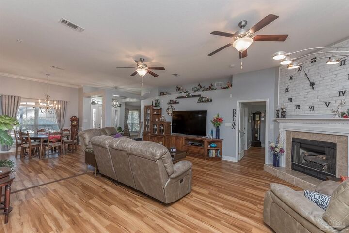 Property Photo: 1293 Wadcutter Ct FL 32533