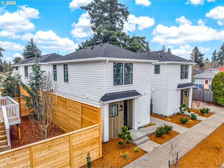 Property Photo: 6491 SE Ramona St B OR 97206