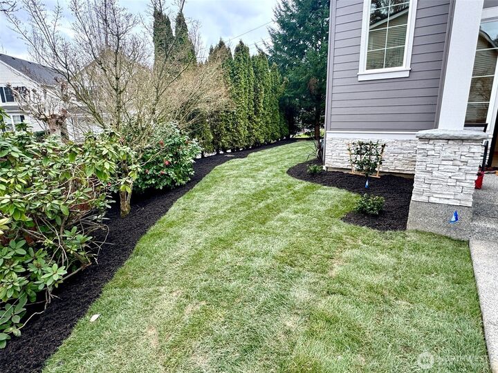 Property Photo:  9207 NE 175th Street B  WA 98011 