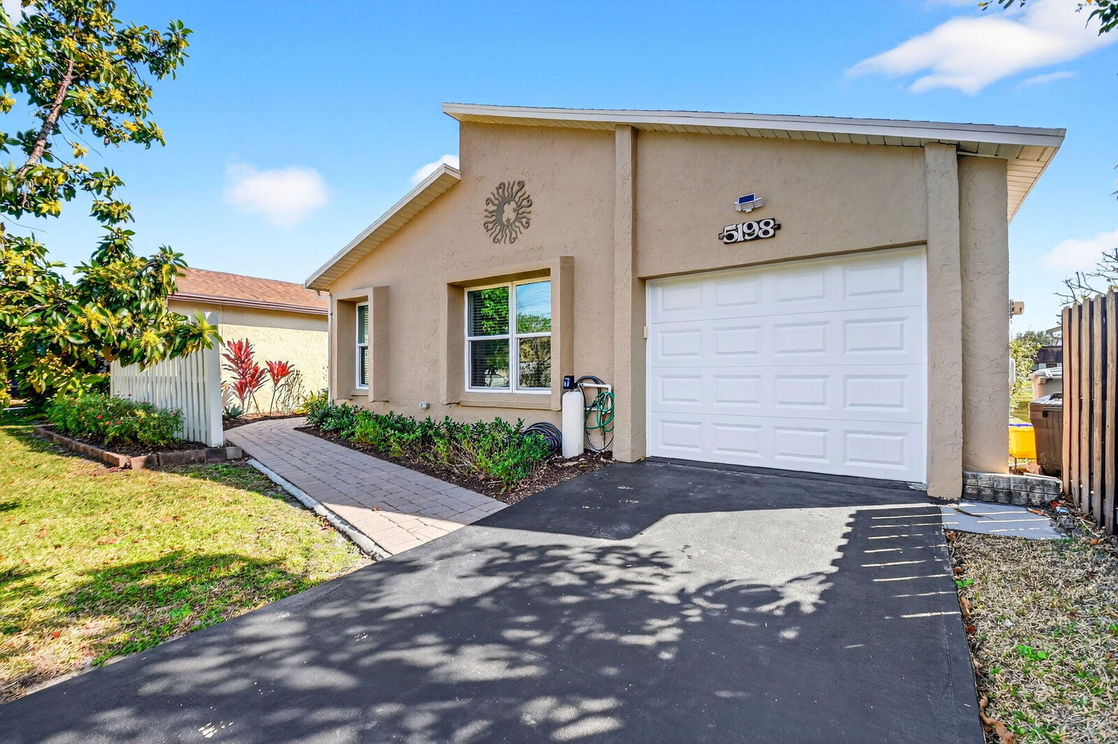 Property Photo:  5198 Mirror Lakes Boulevard  FL 33472 