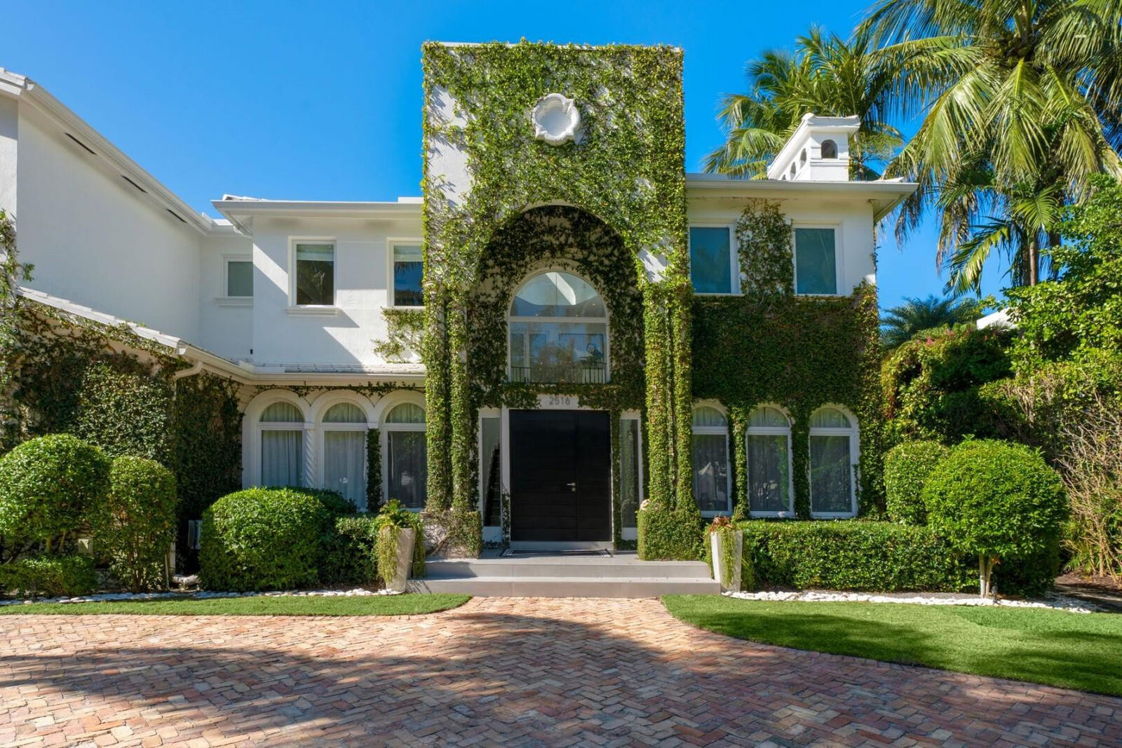 Property Photo: 2516 Sunset Drive FL 33140
