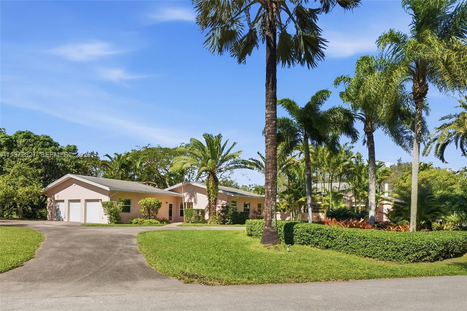 Property Photo: 11450 SW 92nd Ct FL 33176