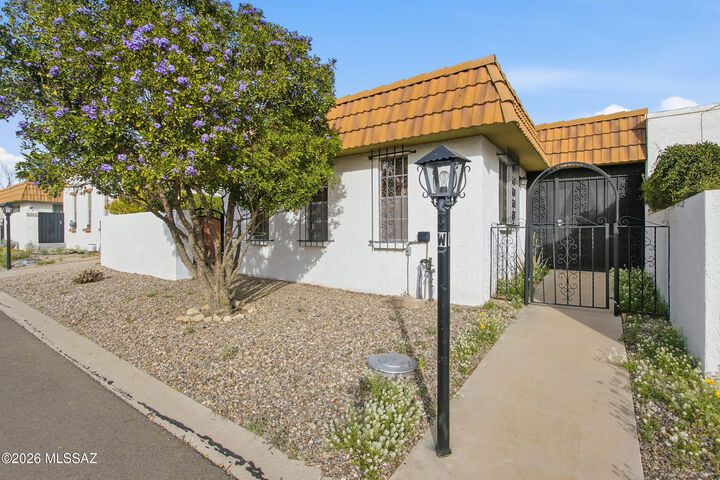 Property Photo:  600 E River Road Unit W  AZ 85704 