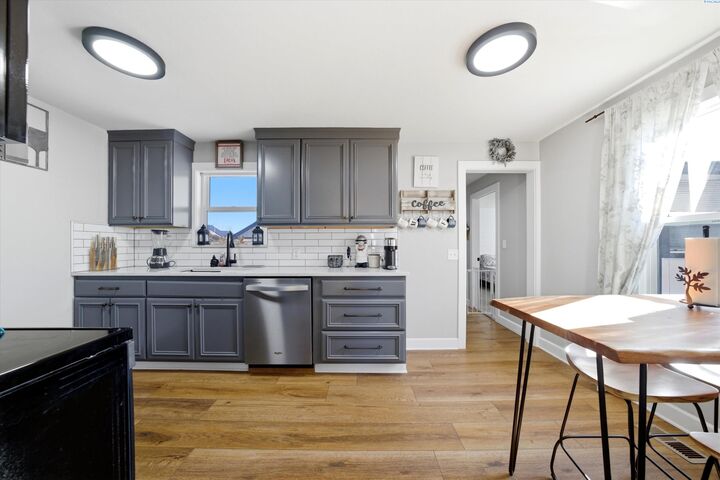 Property Photo: 915 Cornell Ave WA 98902