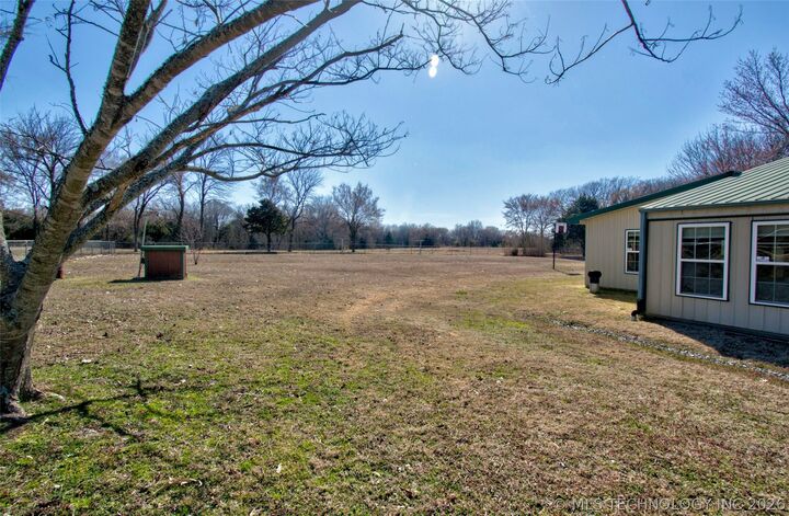 Property Photo: 8677 E 63rd Street S OK 74423