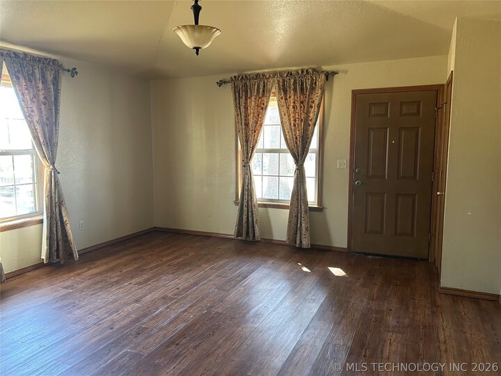 Property Photo:  710 Cavalry Street  OK 74434 