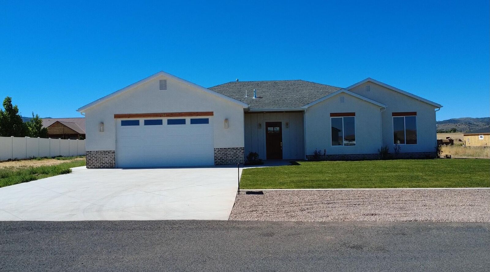 Property Photo: 762 E 300 S UT 84725