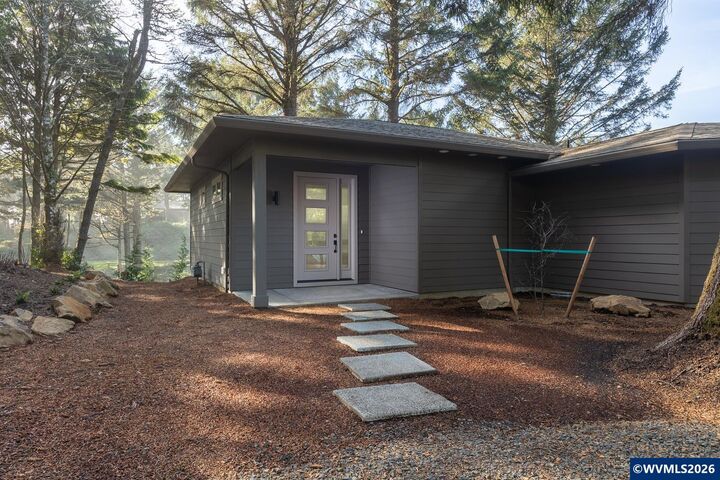 Property Photo:  105 W Bay Point Rd  OR 97388 