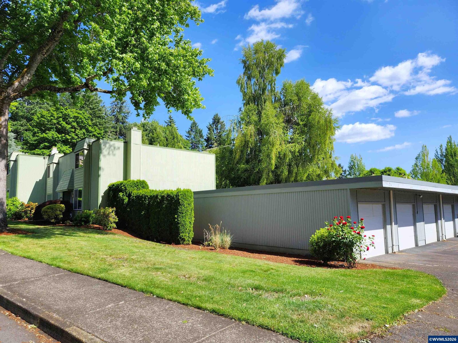 Property Photo: 1050 Cardinal St NW OR 97304