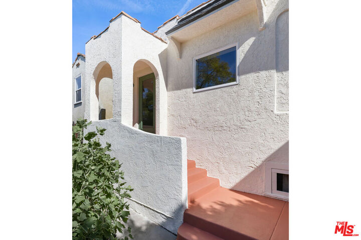 Property Photo:  2822 Johnston St  CA 90031 