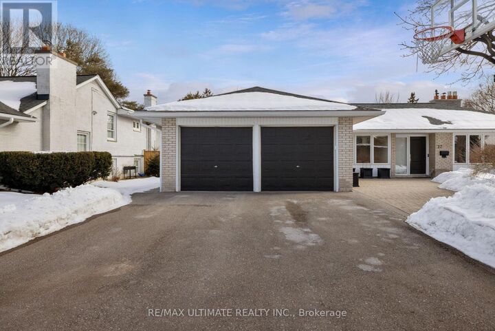 Property Photo: 27 Ravensbourne Crescent ON M9A 2A9