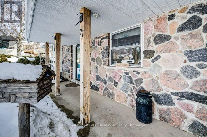 Property Photo:  77 2nd Street Crescent  ON N4N 3K3 