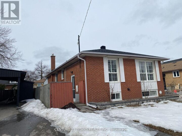 Property Photo:  26 Stephenfrank Road  ON M1P 3W3 