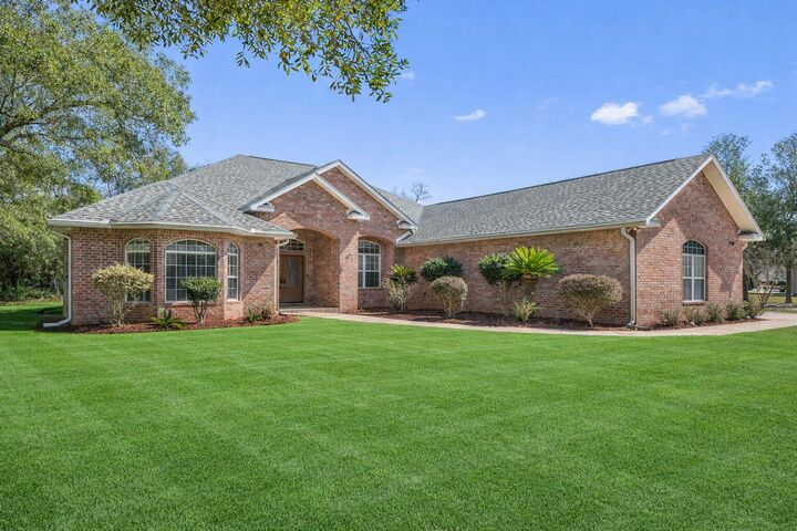 Property Photo: 2708 Muirfield Drive FL 32566