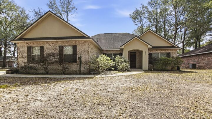 Property Photo:  2806 Dunlop Lane  FL 32539 