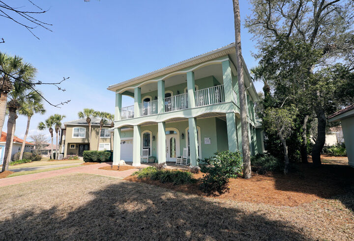 Property Photo: 4629 Sunset Pointe FL 32541