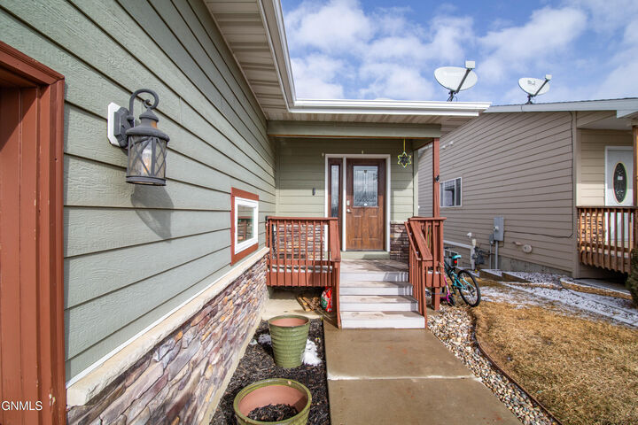 Property Photo:  1240 23rd Street W  ND 58601 