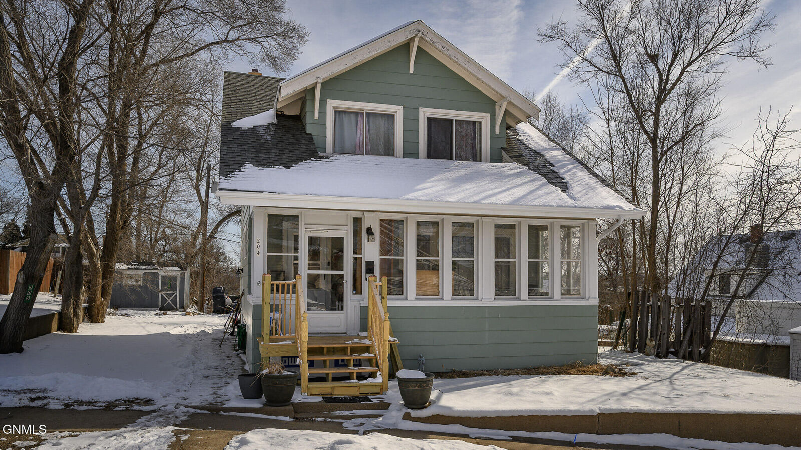 Property Photo:  204 8th Avenue NW  ND 58554 