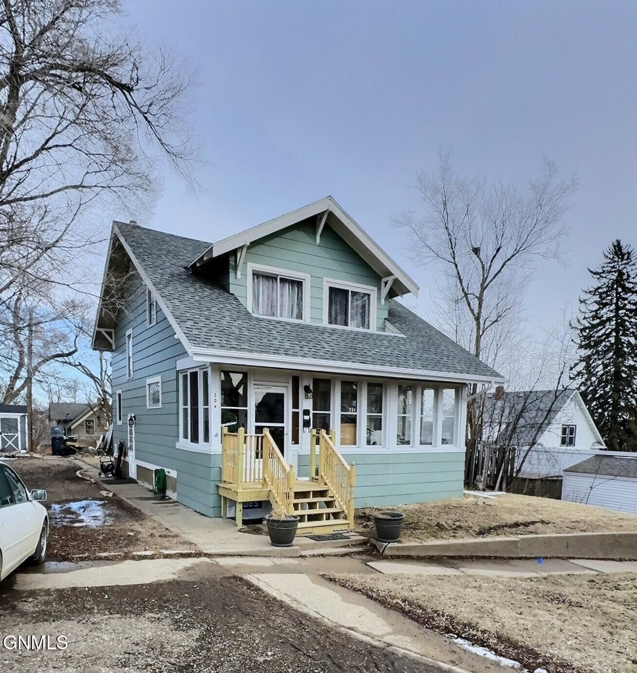 Property Photo:  204 8th Avenue NW  ND 58554 