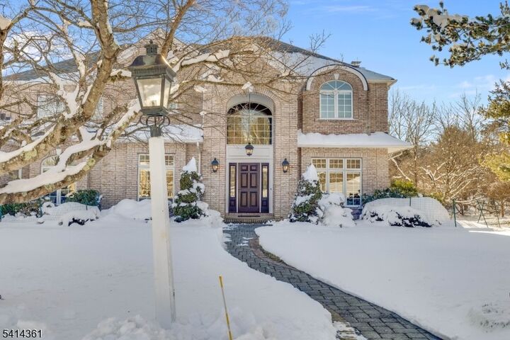 Property Photo:  4 Downing Ct  NJ 07930 