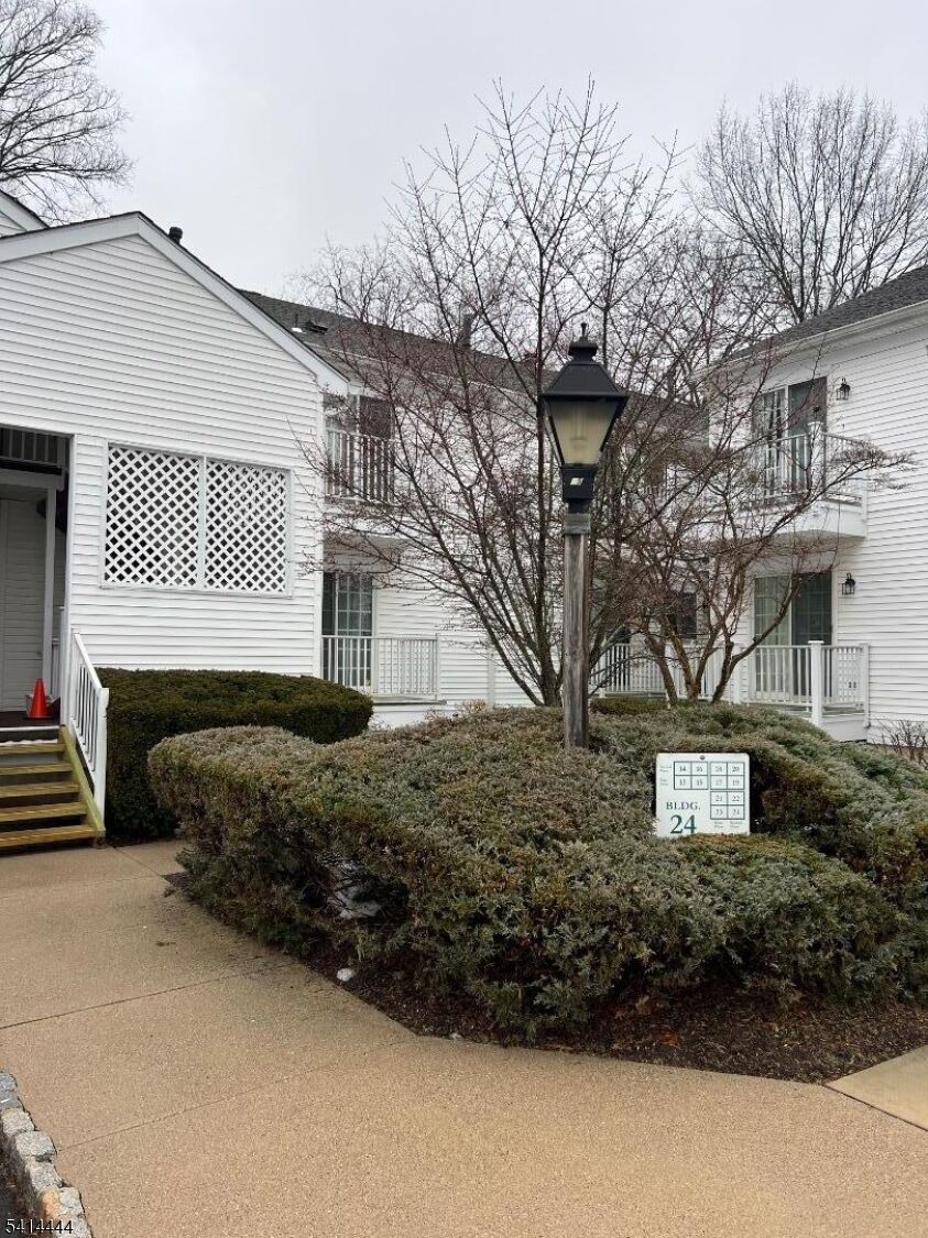 Property Photo: 20 Smithfield Court NJ 07920