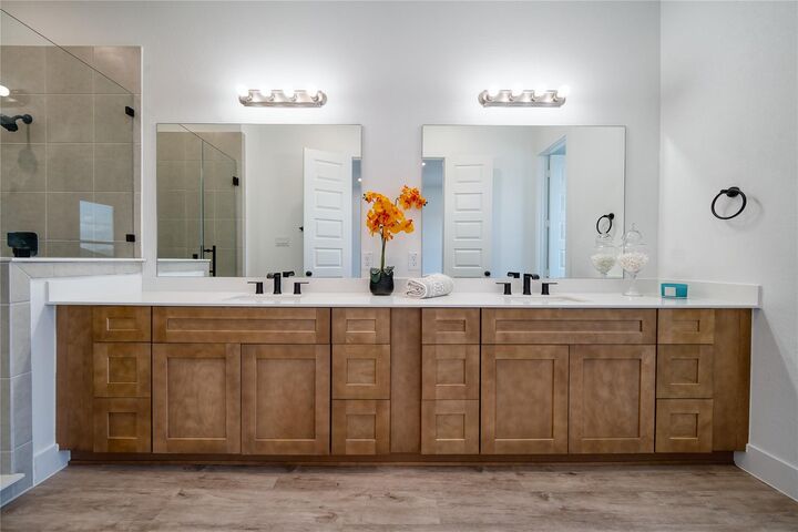 Property Photo:  5324 Rue Street  TX 77033 