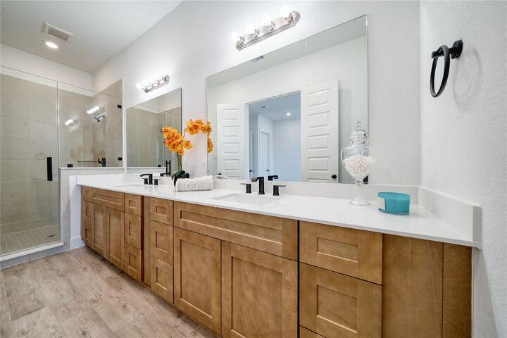 Property Photo: 5324 Rue Street TX 77033