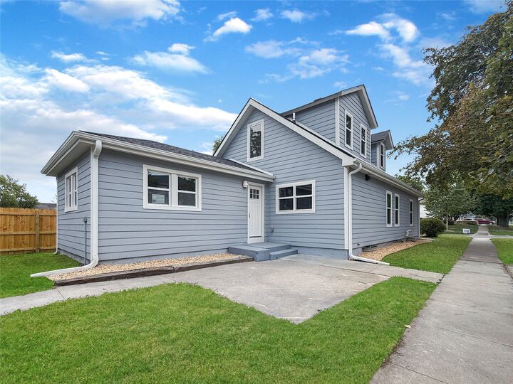 Property Photo:  200 E Granger Avenue  IA 50315 