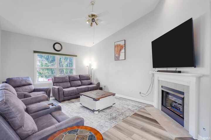 Property Photo:  3912 N Whitewood Way  IN 47404-1874 