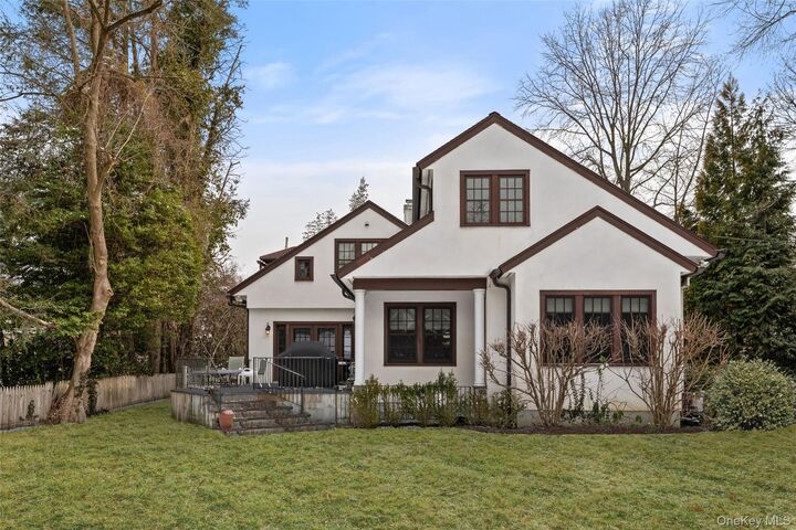 Property Photo:  1 Elmdorf Drive  NY 10583 