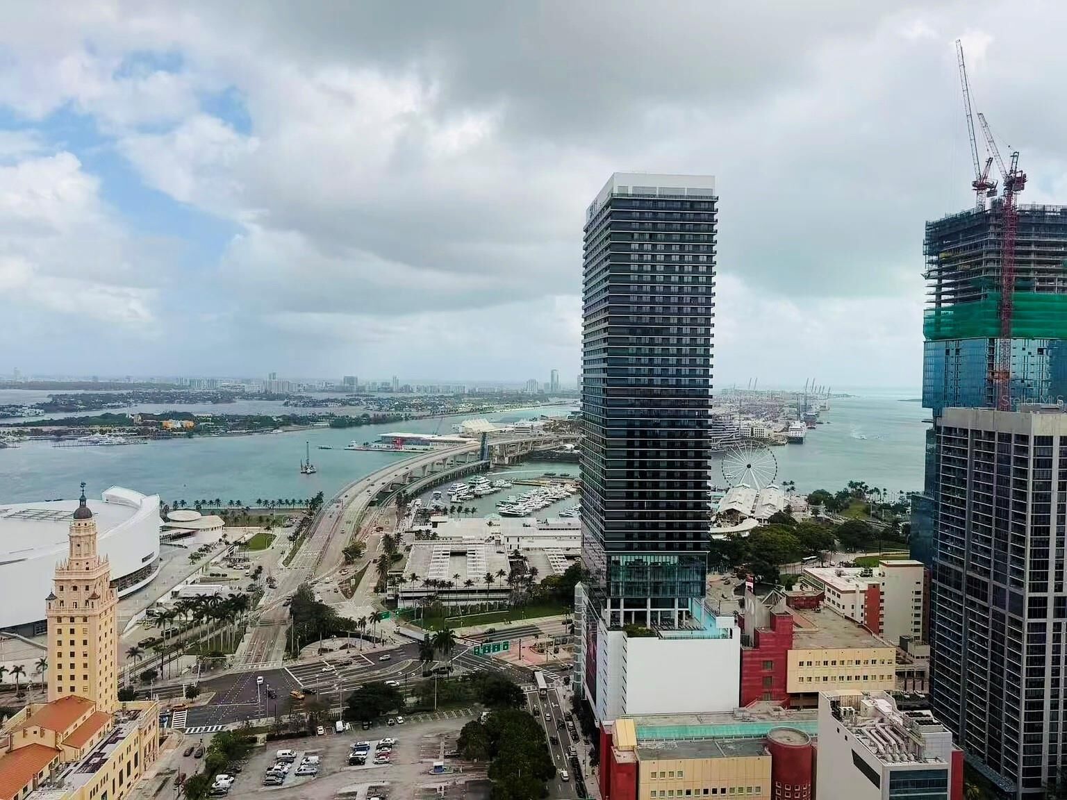 Property Photo:  121 NE 5th Street 1500  FL 33132 