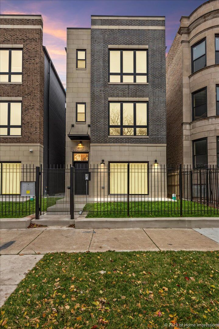 Property Photo: 4932 S Champlain Avenue IL 60615