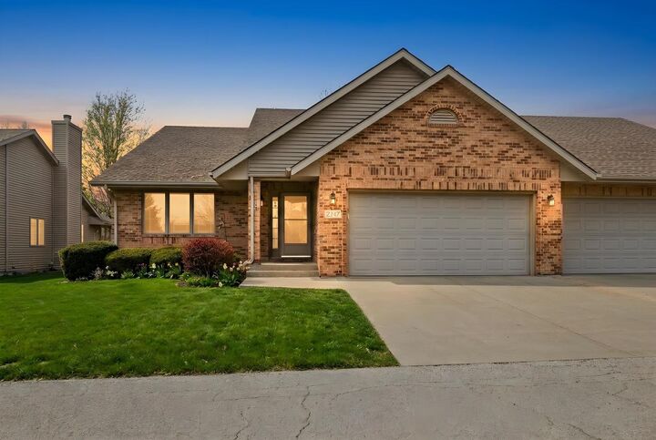 Property Photo:  1247 Daniel Court  IL 60178 