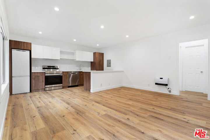 Property Photo:  2002 4th Street 203  CA 90405 