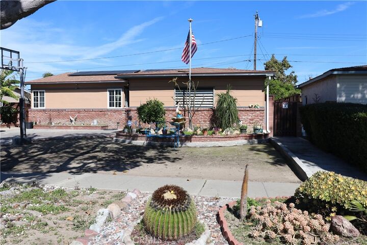 Property Photo: 1467 W Roberta CA 92833