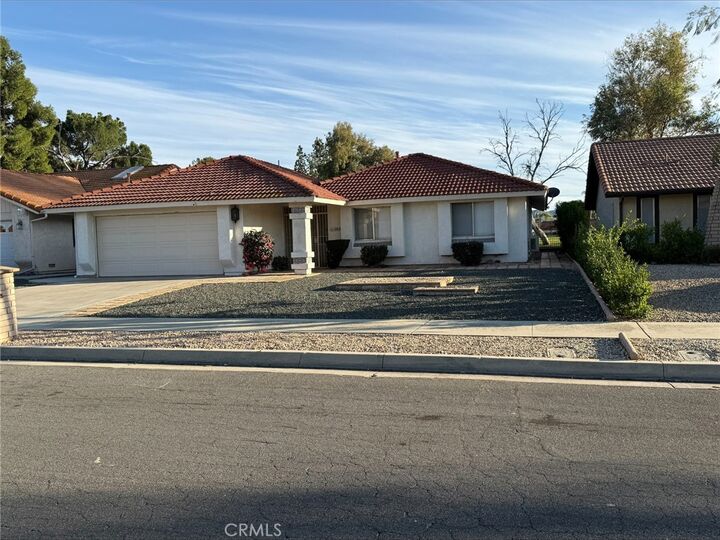 Property Photo:  1885 Silver Oak  CA 92545 